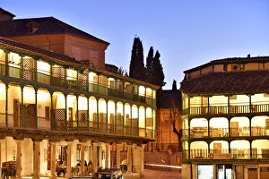 Galleried houses and cafes that surround the 15th-17th century Plaza Mayor. Chinchon Galleried houses and cafes that surround the 15th-17th century Plaza Mayor. Chinchon