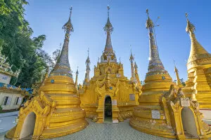 Pagodas Collection: Golden shrines at Shwe Oo Min Pagoda, Kalaw, Kalaw Township, Taunggyi District