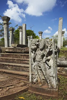 Guardstone of Kujjatissa Pabbata in Mahavihara Monastery, Anuradhapura, (UNESCO World Guardstone of Kujjatissa Pabbata in Mahavihara Monastery, Anuradhapura, (UNESCO World