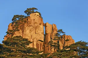 Huangshan - China, Anhui, Huangshan, Beginning-To-Beleive Peak - Yellow Mountain Huangshan - China, Anhui, Huangshan, Beginning-To-Beleive Peak - Yellow Mountain