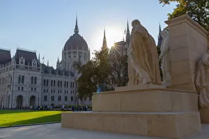 Hungarian Parliament Building and Kossuth Monument, Budapest, Hungary Hungarian Parliament Building and Kossuth Monument, Budapest, Hungary