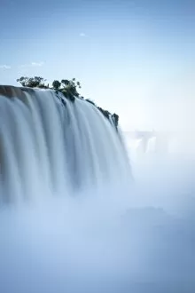 Serene Landscapes Gallery: Iguacu Falls, Parana State, Brazil
