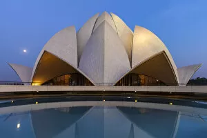 Images Dated 12th March 2013: India, Delhi, New Delhi, Full moon over the Bahai House of Worship know as the The
