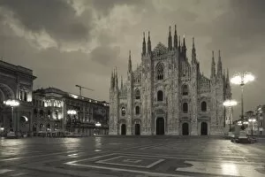 Milan Gallery: Italy, Lombardy, Milan, Piazza del Duomo, Duomo, cathedral, dawn