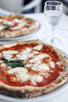 Italy, Naples, Borgo Marinaro, Pizza Margherita