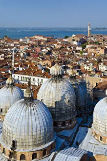 Italy, Veneto, Venice, Piazza San Marco (St. Marks Square), Basilica di San Marco (St Italy, Veneto, Venice, Piazza San Marco (St. Marks Square), Basilica di San Marco (St