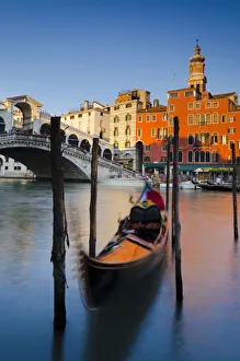 Italy, Veneto, Venice, Rialto Bridge over Grand Canal Italy, Veneto, Venice, Rialto Bridge over Grand Canal