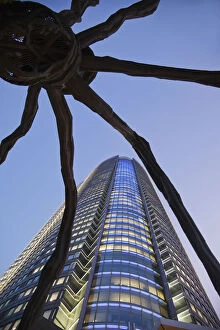 Images Dated 22nd December 2011: Japan, Tokyo, Roppongi, Mori Tower and Maman Spider Sculpture