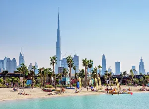 Jumeirah Beach and the city skyline, Dubai, United Arab Emirates Jumeirah Beach and the city skyline, Dubai, United Arab Emirates