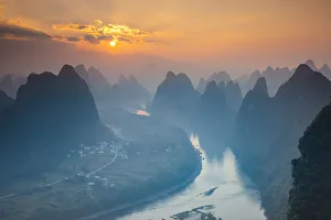 Karst peaks and the Li river, Yangshuo, Guangxi, China Karst peaks and the Li river, Yangshuo, Guangxi, China