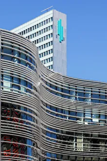 Ko-Bogen, and Drei-Scheiben-Haus, Dusseldorf, North Rhine Westphalia, Germany Ko-Bogen, and Drei-Scheiben-Haus, Dusseldorf, North Rhine Westphalia, Germany