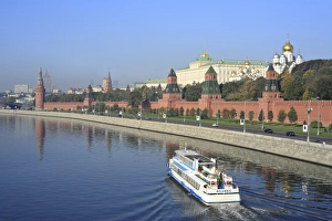 Kremlin & Moskva River, Moscow, Russia Kremlin & Moskva River, Moscow, Russia