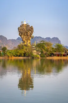 Kyaut Ka Latt Pagoda, Hpa-an, Hpa-an Township, Hpa-An District, Kayin State, Myanmar Kyaut Ka Latt Pagoda, Hpa-an, Hpa-an Township, Hpa-An District, Kayin State, Myanmar