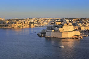 La Valletta, view from Upper Barracca gardens to Fort Saint Angelo, Malta