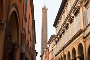 Le Du Torri Tower & street, Bologna, Emilia Romagna, Italy Le Du Torri Tower & street, Bologna, Emilia Romagna, Italy