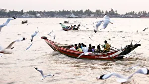 Long boats crossing Irrawaddy River during rush hour, Yangon, Burma (Myanmar) Long boats crossing Irrawaddy River during rush hour, Yangon, Burma (Myanmar)