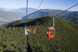 Maoniuping (Yak Meadow) cable car, Yulong Xueshan Mountain, Lijiang, Yunnan Province Maoniuping (Yak Meadow) cable car, Yulong Xueshan Mountain, Lijiang, Yunnan Province