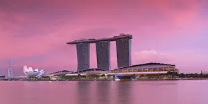 Marina Bay Sands Hotel at sunset, Singapore Marina Bay Sands Hotel at sunset, Singapore