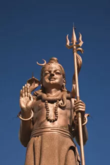 Images Dated 12th February 2009: Mauritius, Western Mauritius, Eswarnath Shiv Jyothir Lingum Temple, tall statue of