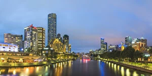 Images Dated 27th January 2017: Melbourne, Victoria, Australia. Cityscape with Eureka Tower from the Yarra river at dusk
