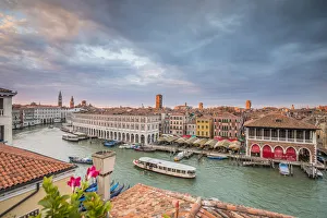 Mercati di Rialto (Rialto market) & Grand Canal, Venice, Italy Mercati di Rialto (Rialto market) & Grand Canal, Venice, Italy