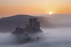 Images Dated 19th March 2011: Mist below Corfe Castle at Sunrise, Dorset, England