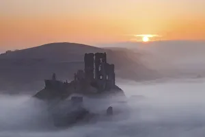 Images Dated 19th March 2011: Mist below Corfe Castle at Sunrise, Dorset, England
