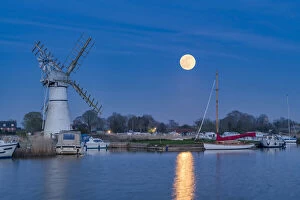 Tom Mackie Gallery: Full Moon Rising over River Thurne, Norfolk Broads National Park, Norfolk, England