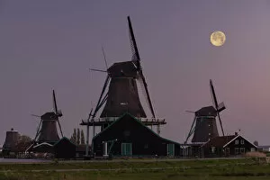 Tom Mackie Gallery: Full Moon over Windmills, Zaanse Schans, Holland, Netherlands