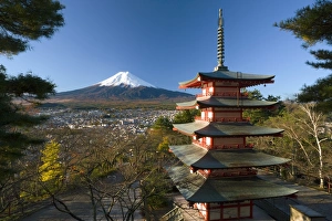 Mount Fuji and temple, Fuji-Hakone-Izu National Park, Japan Mount Fuji and temple, Fuji-Hakone-Izu National Park, Japan