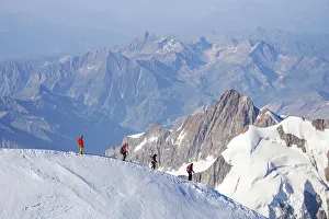 Mountaneers on Mont Blanc, Aosta Valley, Italy Mountaneers on Mont Blanc, Aosta Valley, Italy