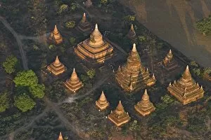 Images Dated 7th January 2005: Myanmar, Bagan