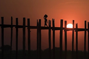 Images Dated 17th January 2005: Myanmar (Burma), Mandalay, Amarapura, Taugthaman Lake, U Bein Bridge