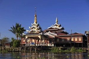 Images Dated 24th November 2014: Myanmar (Burma), Shan State, Inle Lake, Nampan Village