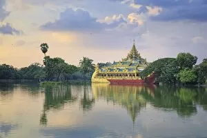 Images Dated 15th November 2014: Myanmar (Burma), Yangon (Rangoon), Shwedagon Paya (Pagoda), Karaweik Hall and Kandawgyi