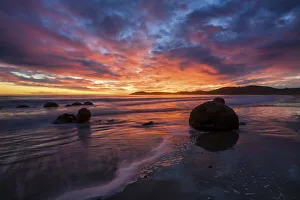 New Zealand, South Island, Moeraki Boulders, Sunrise New Zealand, South Island, Moeraki Boulders, Sunrise