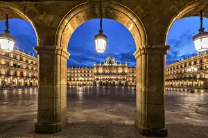 Alhambra, Generalife and Albayz Collection: Night view of Plaza Mayor, Salamanca, Castile and Leon, Spain