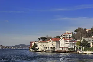 Ottoman era waterfront houses, Bosphorus, Istanbul, Turkey Ottoman era waterfront houses, Bosphorus, Istanbul, Turkey