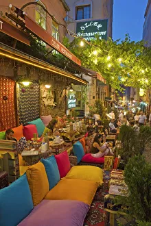 Outdoor Restaurant, Sultanahmet, Istanbul, Turkey Outdoor Restaurant, Sultanahmet, Istanbul, Turkey