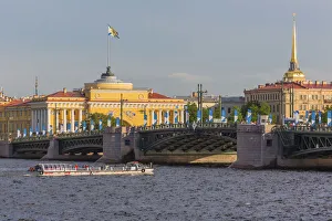 Palace bridge over Neva river, Saint Petersburg, Russia Palace bridge over Neva river, Saint Petersburg, Russia