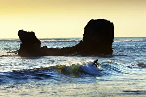 Playa El Tunco, El Salvador, Pacific Ocean Beach, Popular With Surfers, Great Waves Playa El Tunco, El Salvador, Pacific Ocean Beach, Popular With Surfers, Great Waves