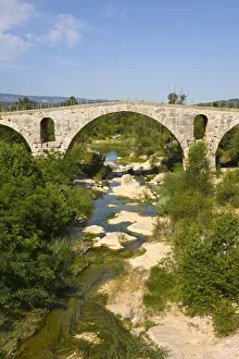 Pont Julien, Roman Bridge near Bonnieux Vaucluse, Provence Alpes Cote D Azur, France Pont Julien, Roman Bridge near Bonnieux Vaucluse, Provence Alpes Cote D Azur, France