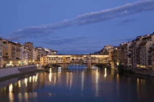 Images Dated 22nd December 2008: Ponte Vecchio & Arno River at Dusk, Florence, Tuscany, Italy