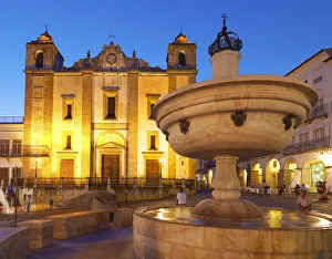 Portugal, Alentejo, Evora, Giraldo Square at night Portugal, Alentejo, Evora, Giraldo Square at night