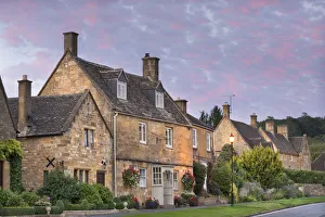 Pretty houses in the picturesque Cotswolds village of Broadway, Worcestershire, England Pretty houses in the picturesque Cotswolds village of Broadway, Worcestershire, England
