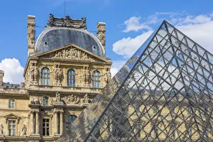 Pyramide du Louvre, Le Louvre, Paris, France Pyramide du Louvre, Le Louvre, Paris, France
