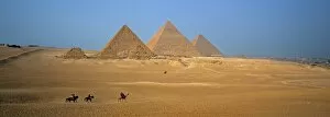 Images Dated 18th September 2001: Pyramids at Giza