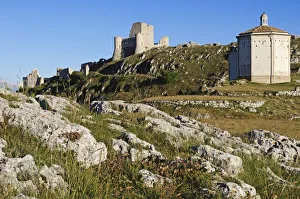 Rocca Calascio Castle, Campo Imperatore, Gran Sasso National Park, Abruzze, Italy Rocca Calascio Castle, Campo Imperatore, Gran Sasso National Park, Abruzze, Italy