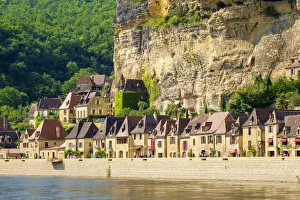 Rows of old stone houses along Dordogne River in late afternoon, La Roque-Gageac Rows of old stone houses along Dordogne River in late afternoon, La Roque-Gageac