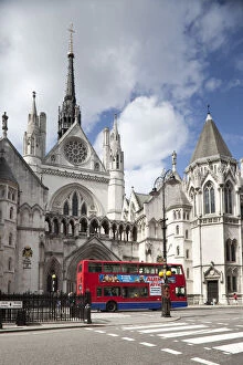 Images Dated 12th January 2010: Royal Courts of Justice, London, England